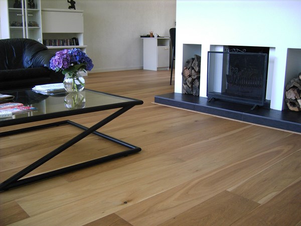 Fam. Bons uit Rhenen.
Lamelparket 14x189mm. 
Naturel geolied. 
Na behandeld met Osmo mat / transparant 3062.                 